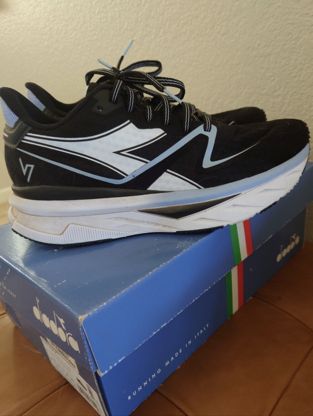 Comfy and lightweight Diadora running shoes made in Italy! unisex!good condition